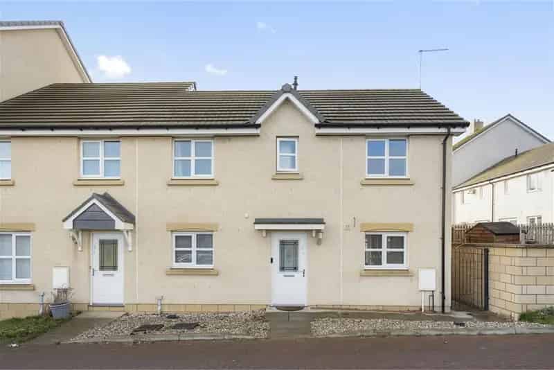 3 Bed End Terrace House with 2 Reception Rooms and Large Garden