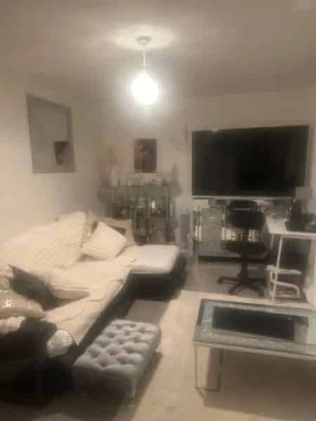 First Floor Flat near Transport and Amenities