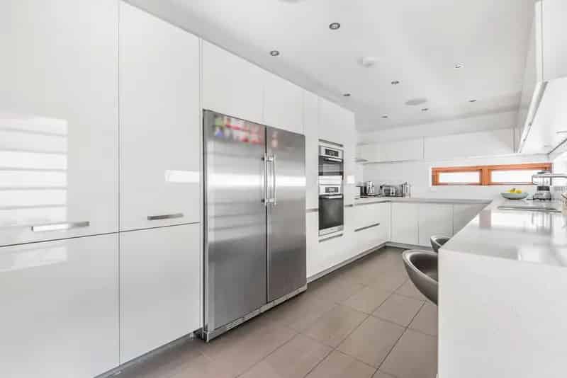 Four Bedroom Victorian Terrace House Near River Thames