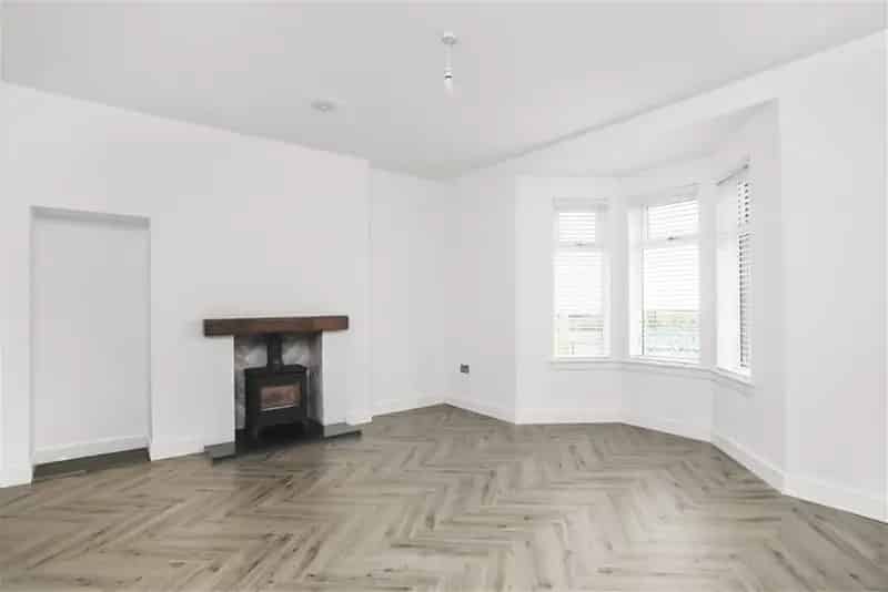 6 Bed Detached House with Sea Views and 2 Reception Rooms