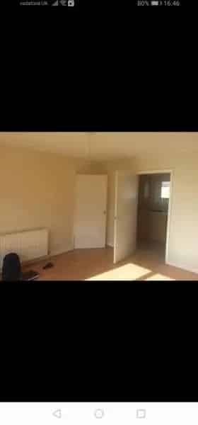 1 Bed Ground Floor Flat Near Shops and Transport