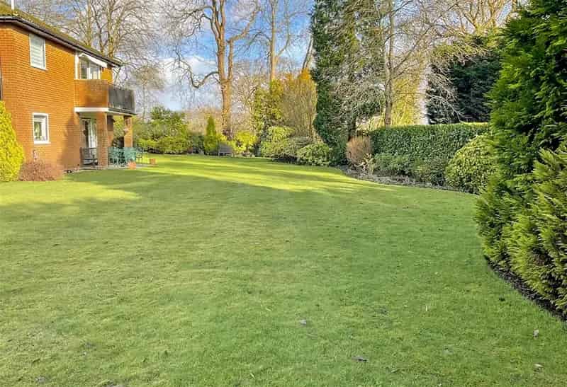 2 Bedroom Apartment for Sale Cranleigh