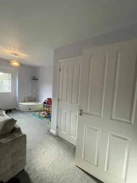 2 Bed Semi Detached House with Garden and Parking