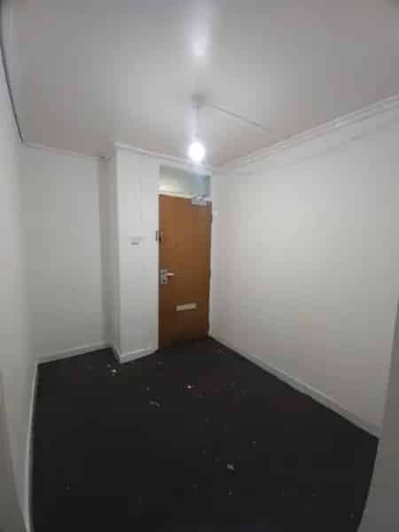 Large Family Home with 2 Bathrooms and Communal Parking