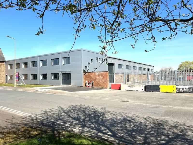 Refurbished Industrial Unit with Secure Yard Bicester