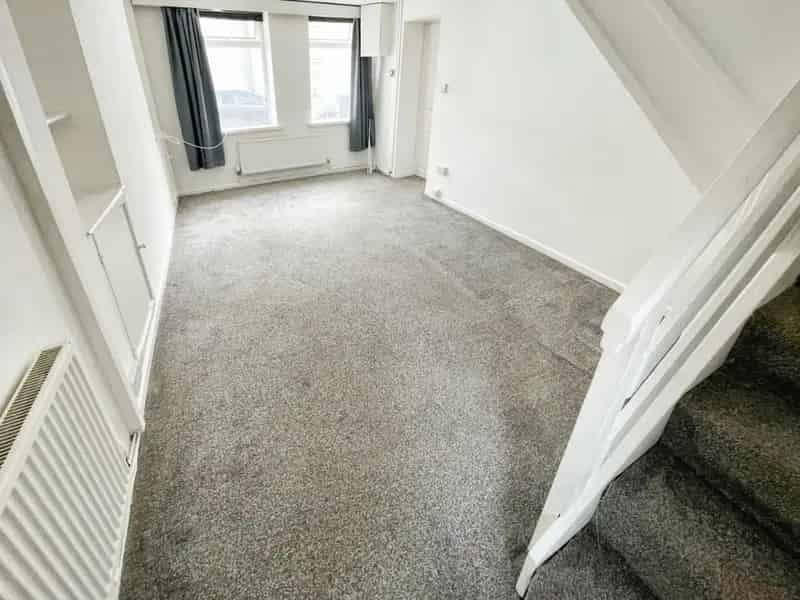 3 bedroom end of terrace house