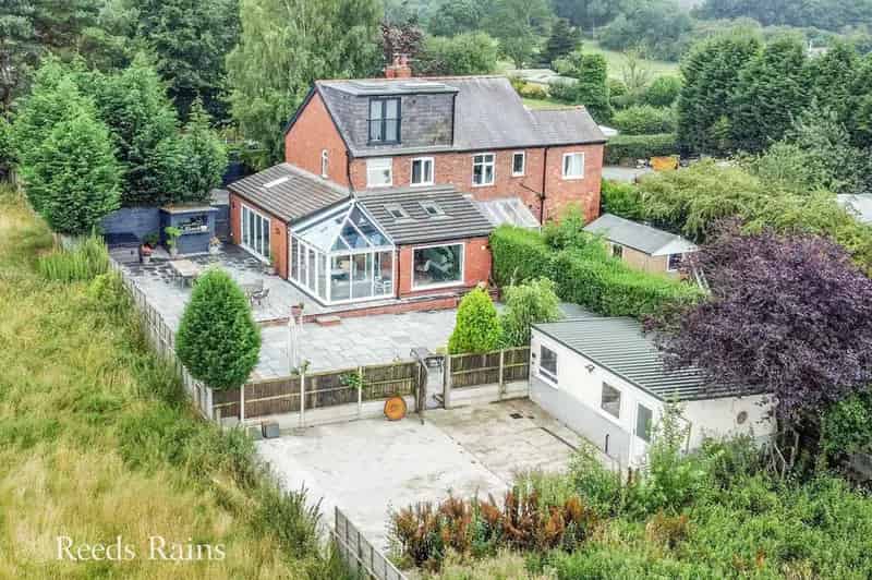 3 Bedroom Semi Detached House Hazel Grove Cheshire