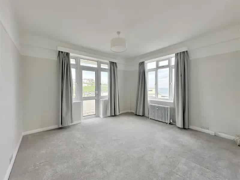 2 Bedroom Flat with Sea Views and Private Balcony