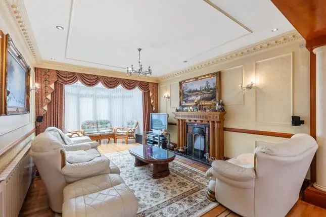 5 Bedroom Detached House For Sale in Stanmore HA7