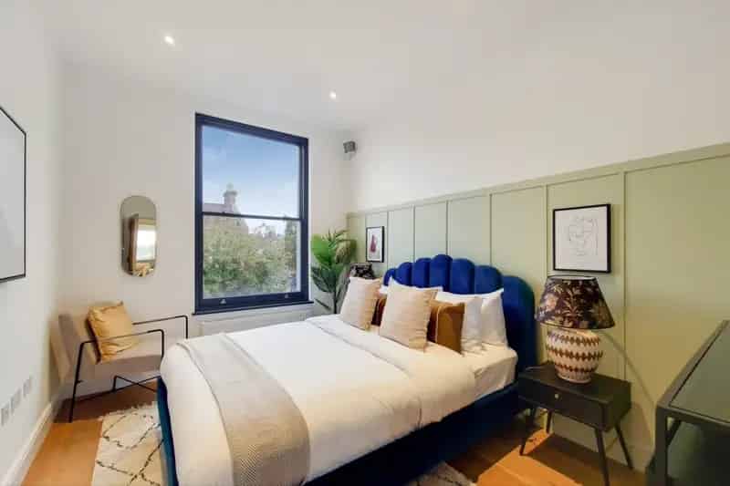 Spacious 2-Bed Apartment in Poets Corner Newly Renovated