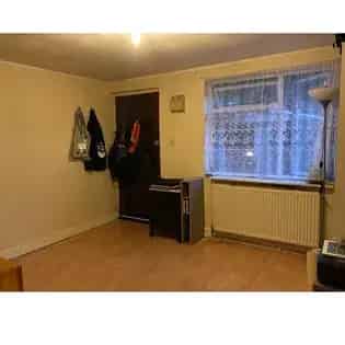 Spacious Studio Flat 41m² London - Private Patio Parking