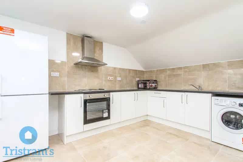 4 Bedroom 4 Bathroom Luxury Apartment Near City Centre