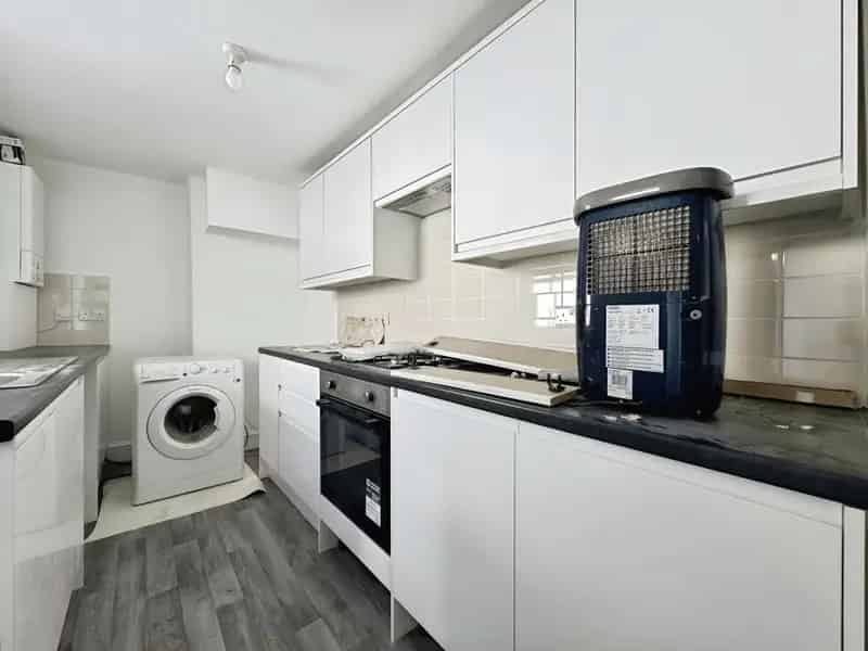 1 Bedroom Flat to Rent London SW12 Newly Refurbished Basement Flat