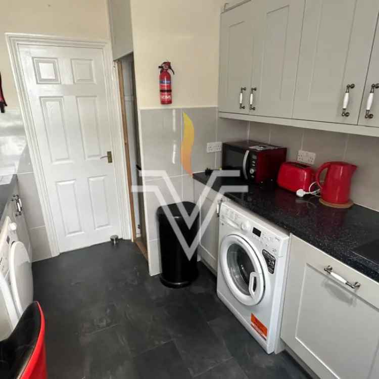 4 bedroom end of terrace house to rent