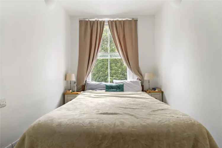 1 Bedroom Flat London - Charming Period Conversion