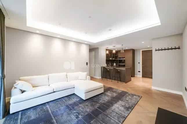 Flat for sale in Cleveland Street, Fitzovia, London W1T