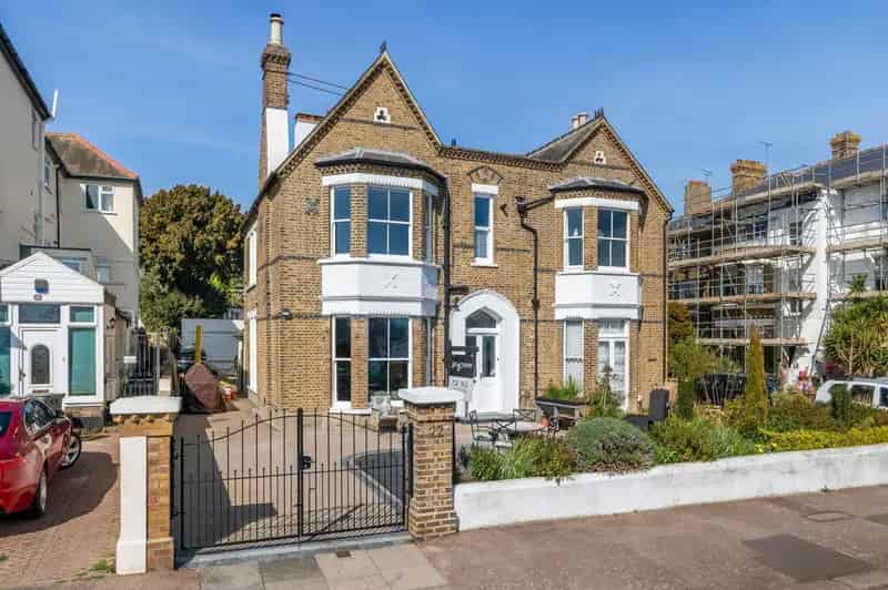 3 Bed Semi-Detached House for Sale Clifftown Parade Southend-on-Sea