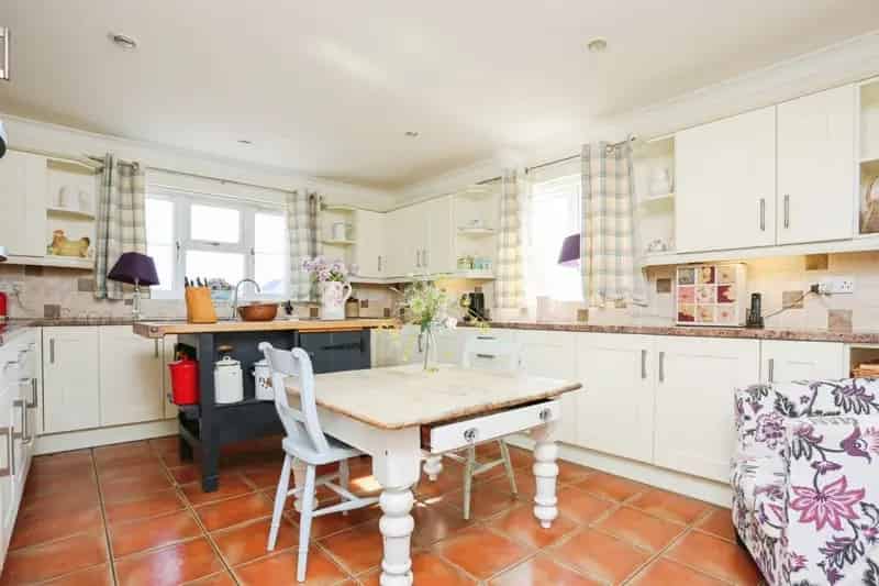 Five Bedroom Detached House Donington