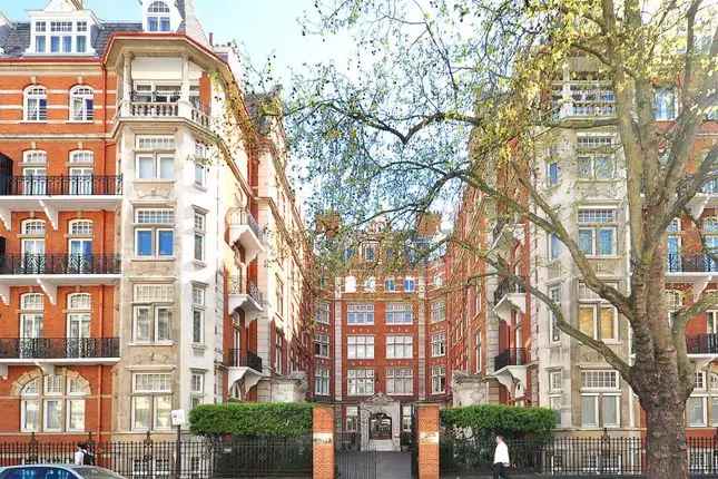 4 Bedroom Flat for Sale in Queens Gate South Kensington