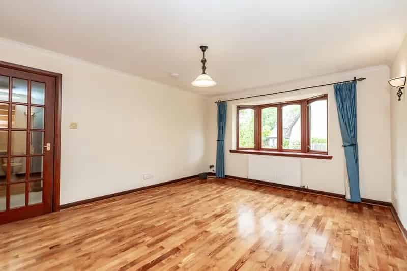 Four Bedroom House in Craigielea Mews