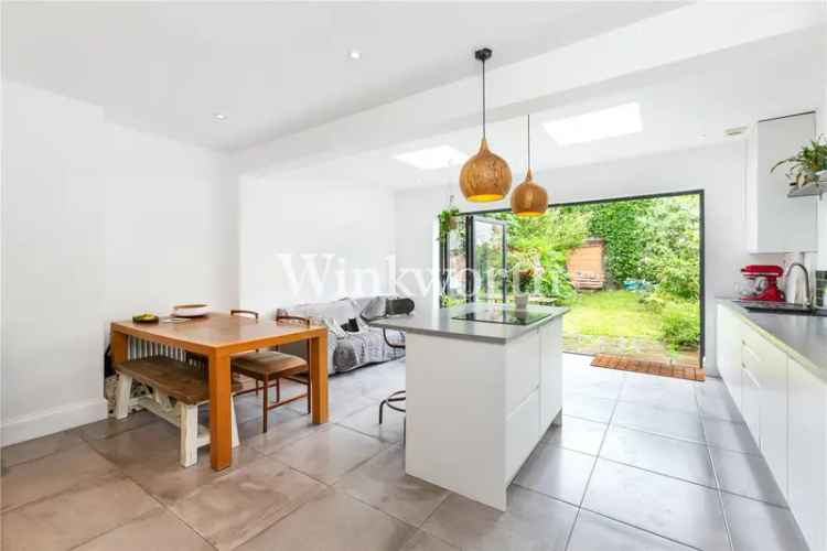 4 bedroom house in London