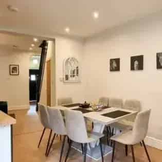 4 Bedroom House Manchester Near Curry Mile and Platt Fields Park