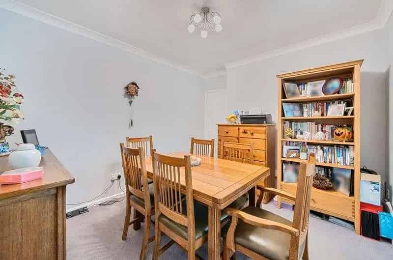 2 bed house for sale