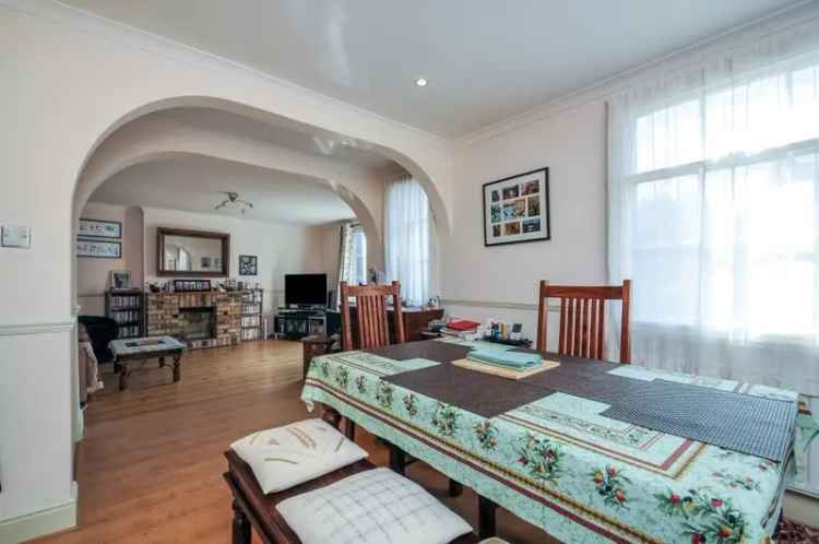 2 Bedroom Maisonette in Putney South West London