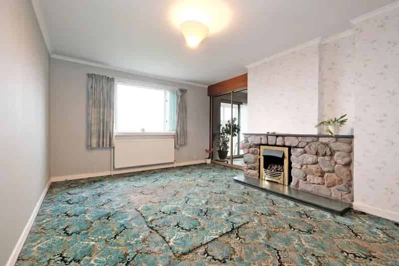 Three Bedroom House in Cove Bay with Sea Views