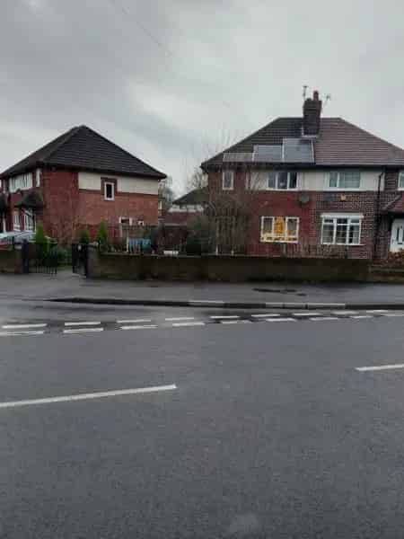 2 Bedroom House Near Canal and Shops