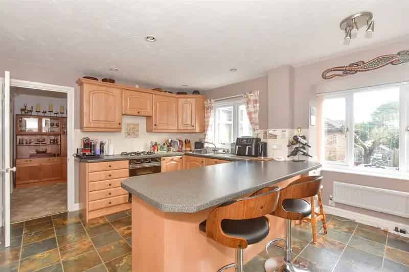 4 Bedroom Detached House for Sale - Double Garage & Conservatory