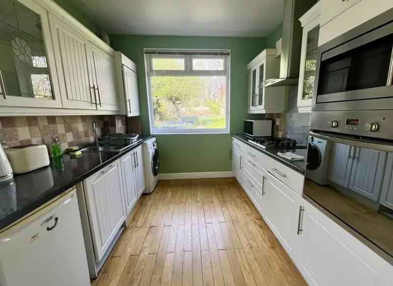 Three Bedroom House Near Edgware Station