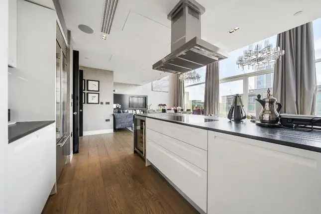 Flat for sale in Kensington High Street, London W14