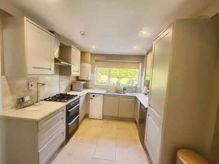 4 Bedroom Detached House To Let