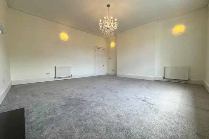 Newly Refurbished 2-Bedroom Flat Lower Meads Zero Deposit Option