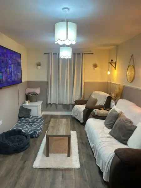 2 Bedroom Ground Floor Apartment Near Country Parks