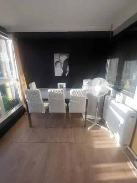 Modern Flat near Seafront  New Kitchen 2 Beds Ultrafast Internet