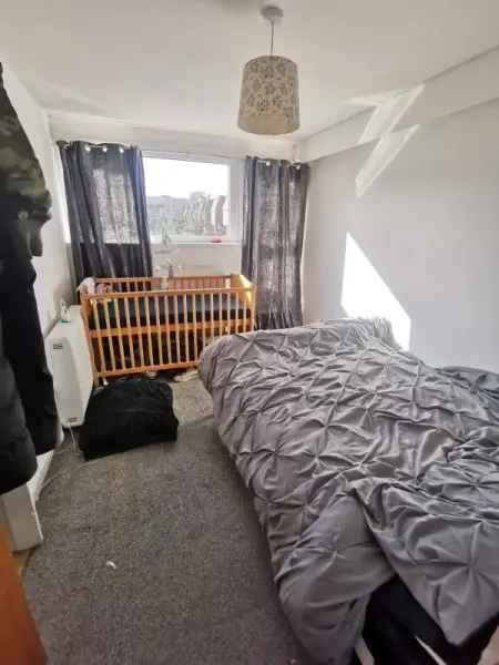 Flat For Rent in Southend-on-Sea, England