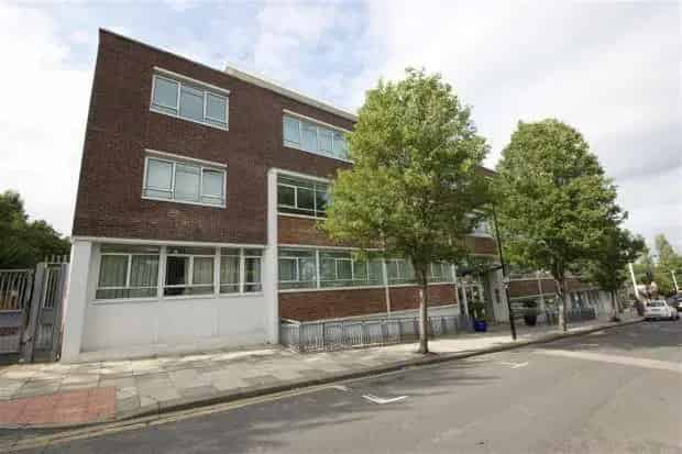 Two Bedroom Apartment near Park Royal Tube Station with Parking