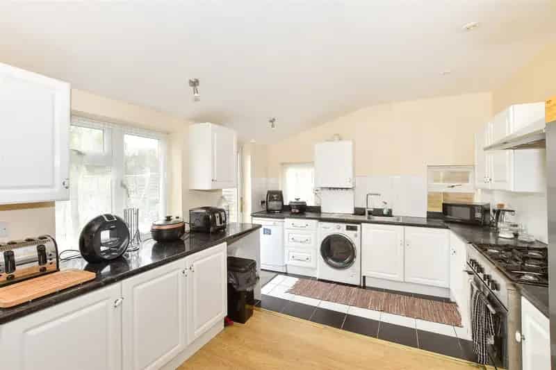 3 Bedroom Semi Detached House For Sale No Chain