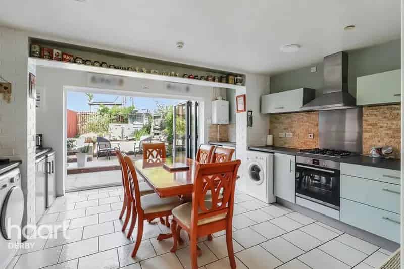 4 Bedroom Townhouse For Sale - No Sale No Fee