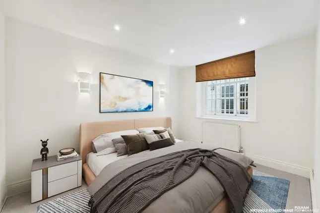 Terraced house to rent in Brompton Square, London SW3