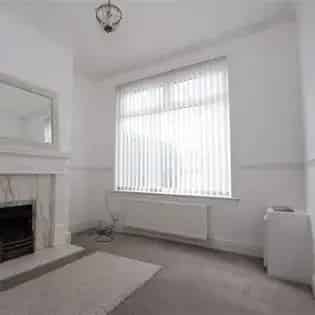 2 Bedroom House in Manchester - New Moston