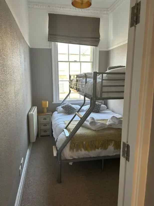 2 bed flat for sale