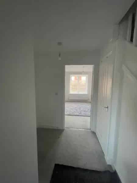 3 Floor House with Large Garden and Driveway Near M1