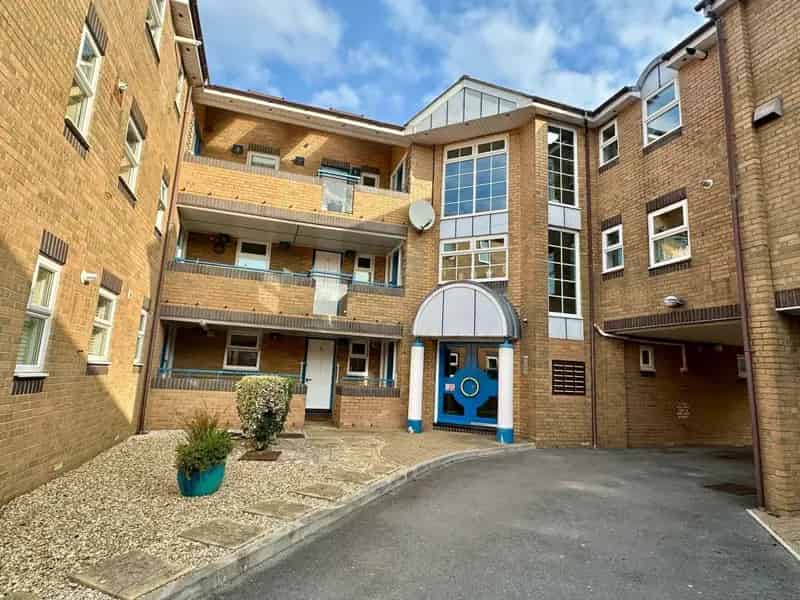 Two Double Bedroom Flat Weymouth - Balcony, En-Suite, Garage