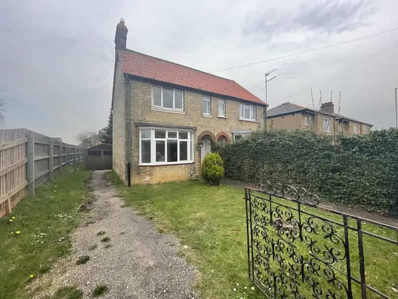 3 Bedroom Semi-Detached House to Rent