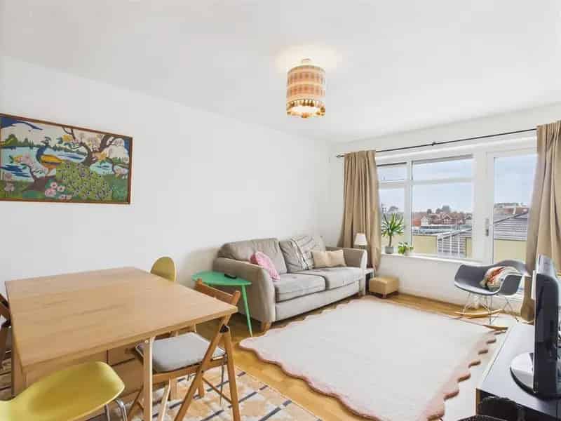 2 Bedroom Flat for Sale Near Marina