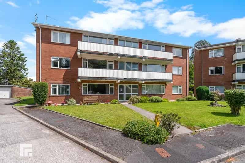 2 Bedroom Ground Floor Flat for Sale Radyr