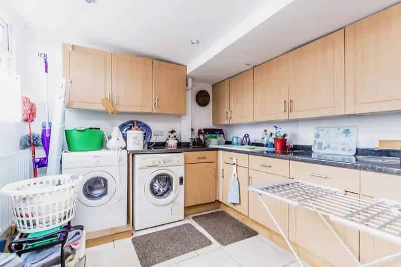 3 Bed Semi-Detached House New Addington Near Green